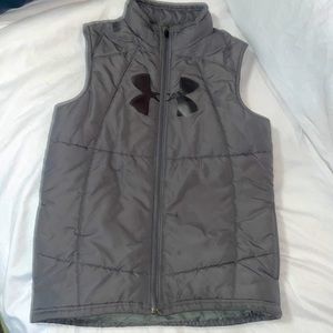 Under Armour Cold Gear Vest- size Youth Medium